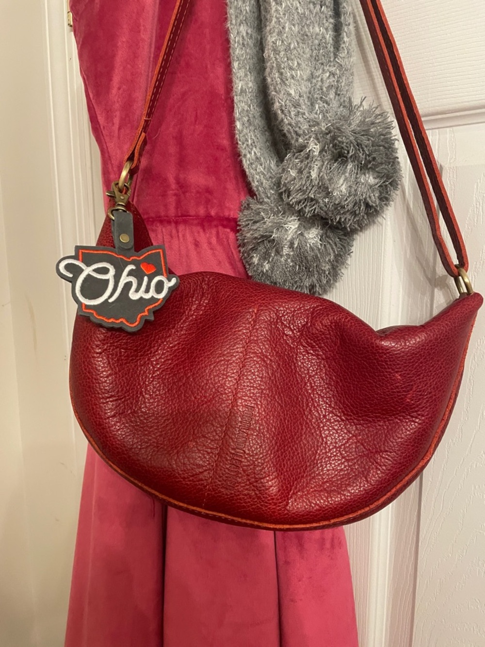 Portland Leather Red Curved Hobo Shoulder Bag - Picture 2 of 3